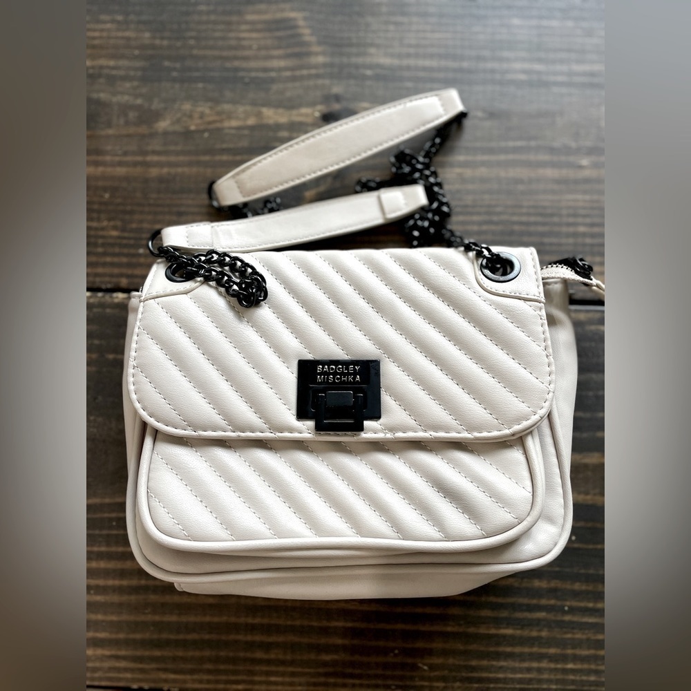 Badgley Mischka vegan leather purse light Beige